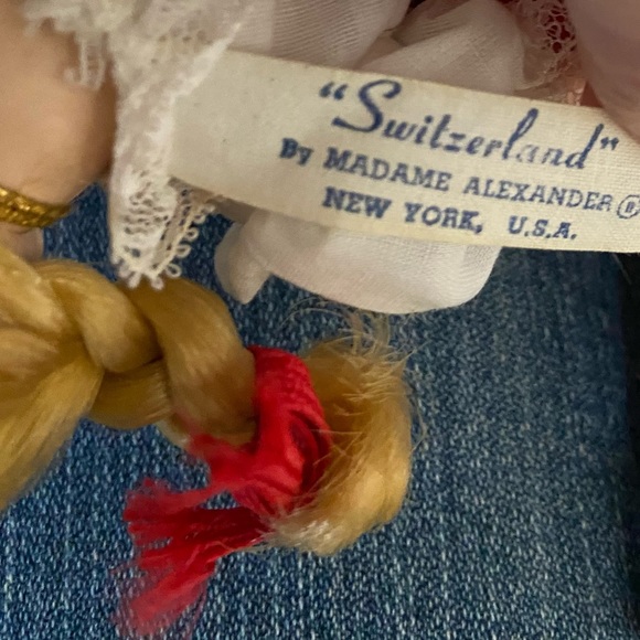 VINTAGE MADAME ALEXANDER - SWITZERLAND DOLL - Picture 4 of 10